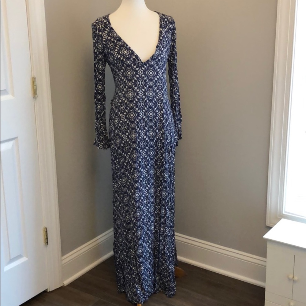 Blue and white long sleeve dress w/high slit